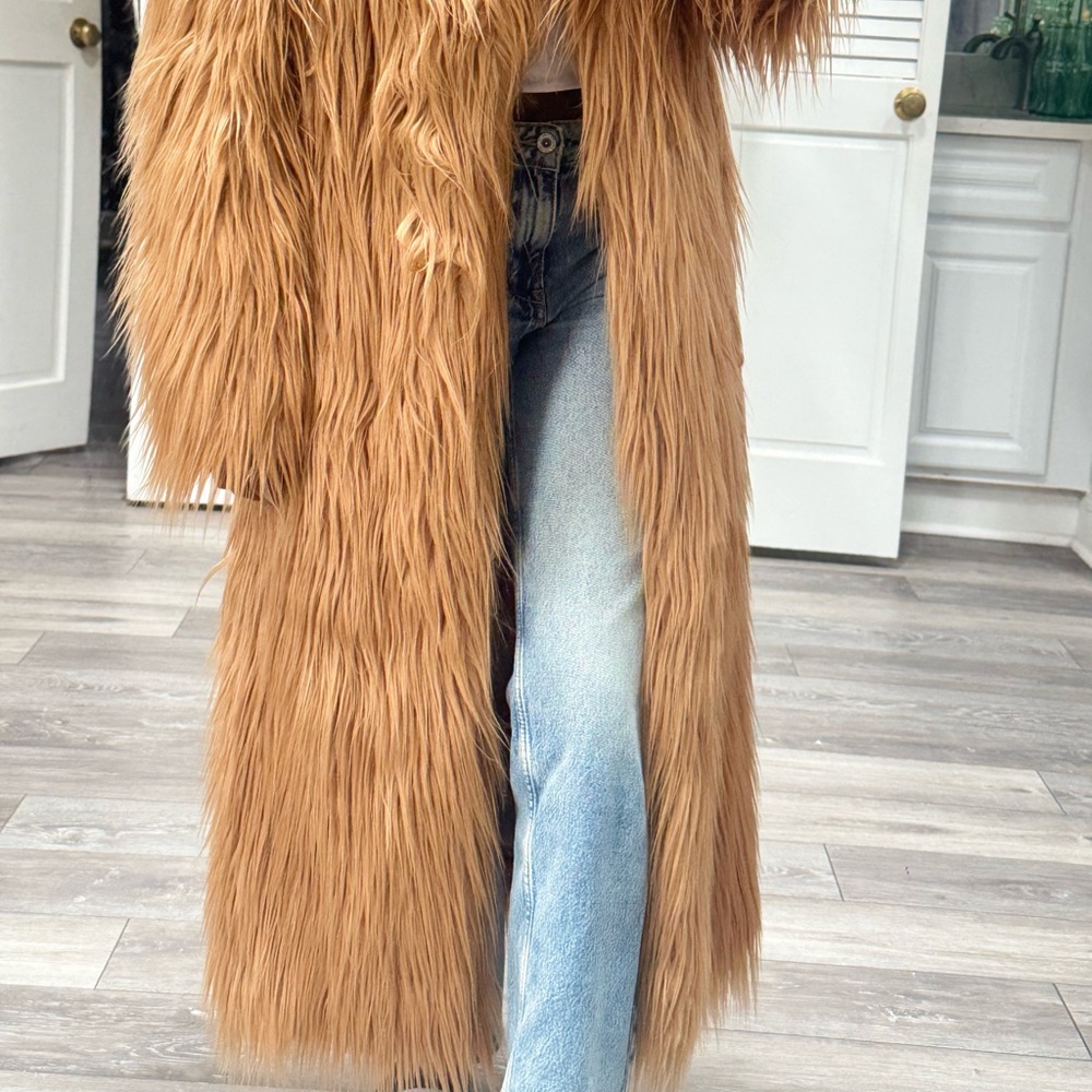 🆕 Zara Studio Faux Fur Maxi Coat – Camel Brown l Statement Coat – NWT - Picture 11 of 15